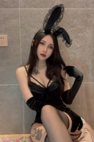 白丝美女被艹